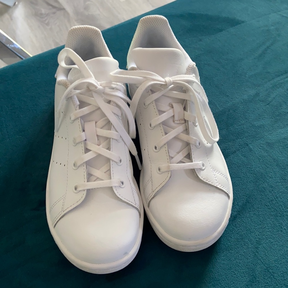 Girl’s Adidas Stan Smith Athletic Shoes Sz. 2